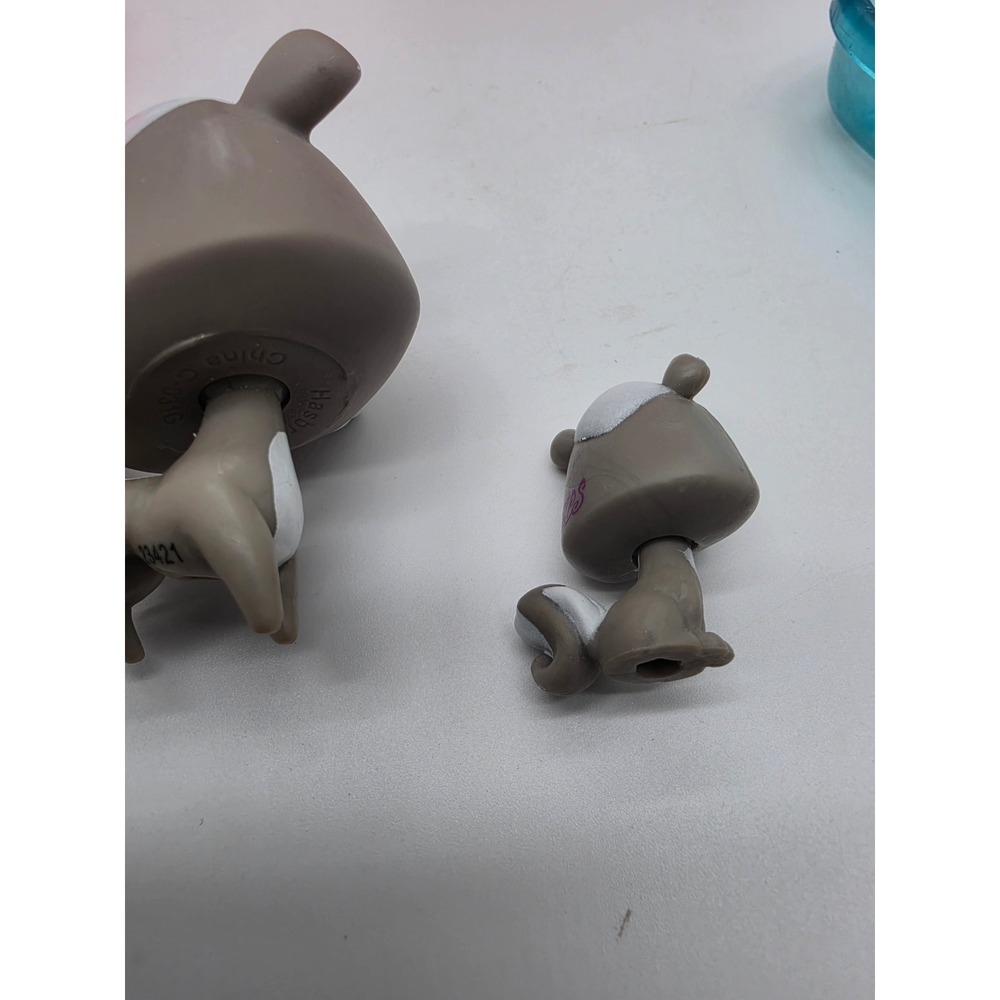 Littlest Pet Shop Skunk Family Set #85 #2694 Accessories Basket Hasbro - Picture 16 of 16